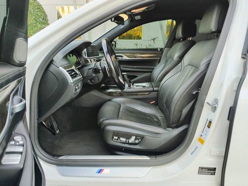Used 2018 BMW 740i image 9