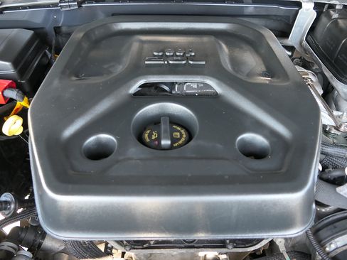 Used 2023 Jeep Wrangler Unlimited Sahara AWD/4WD image 28