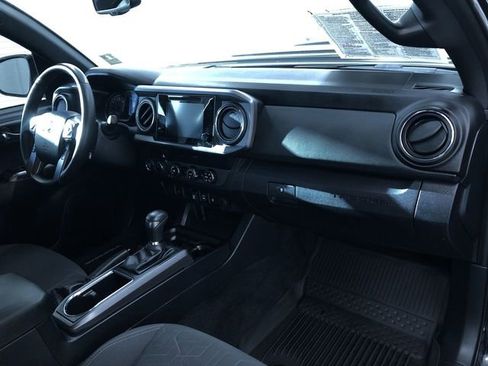 Used 2019 Toyota Tacoma TRD Sport image 18