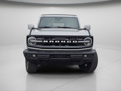 Used 2021 Ford Bronco Outer Banks image 3