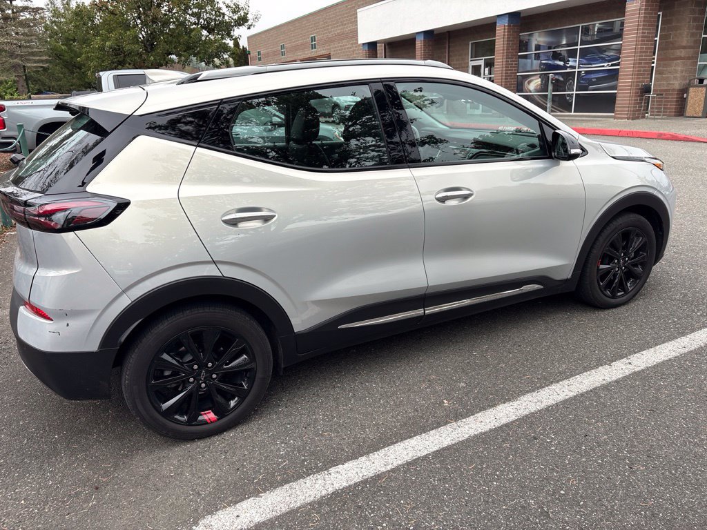 Used 2023 Chevrolet Bolt EUV Premier w/ Sun & Sound Package FWD image 8