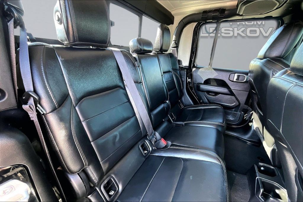 Used 2020 Jeep Gladiator Overland AWD/4WD image 27