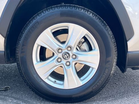 Used 2019 Toyota RAV4 XLE w/ Carpet Mat Package FWD image 8