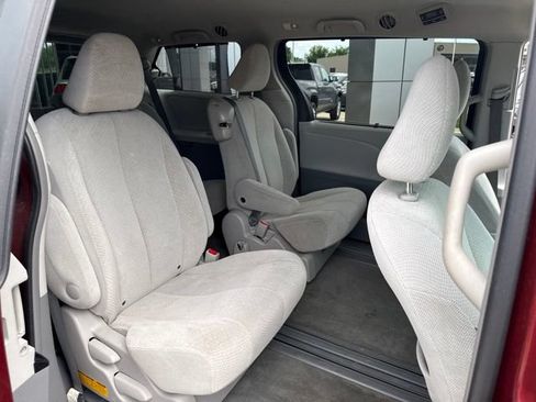 Used 2014 Toyota Sienna LE FWD image 31
