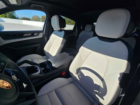Used 2025 Porsche Cayenne S image 21