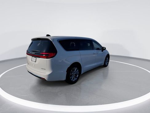 New 2026 Chrysler Pacifica Limited w/ Uconnect Theater Family Group image 8