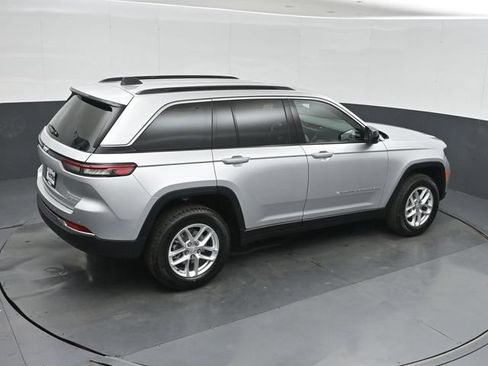 New 2026 Jeep Grand Cherokee Laredo w/ Trailer Tow Package AWD/4WD image 31