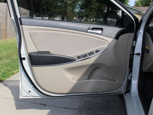 Used 2016 Hyundai Accent SE FWD image 13