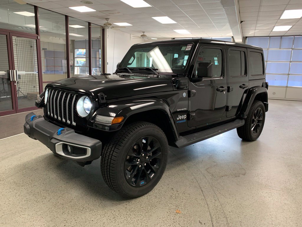 Used 2022 Jeep Wrangler Unlimited Sahara w/ Cold Weather Group AWD/4WD image 2