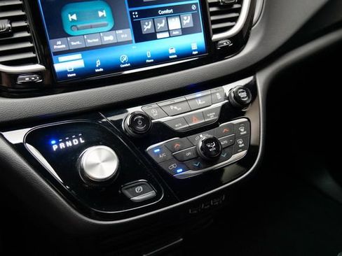 Used 2025 Chrysler Pacifica Select FWD image 30