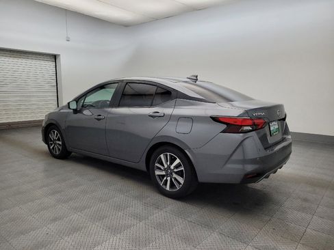 Used 2020 Nissan Versa SV image 3