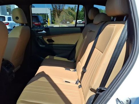 Used 2024 Volkswagen Tiguan SE AWD/4WD image 11