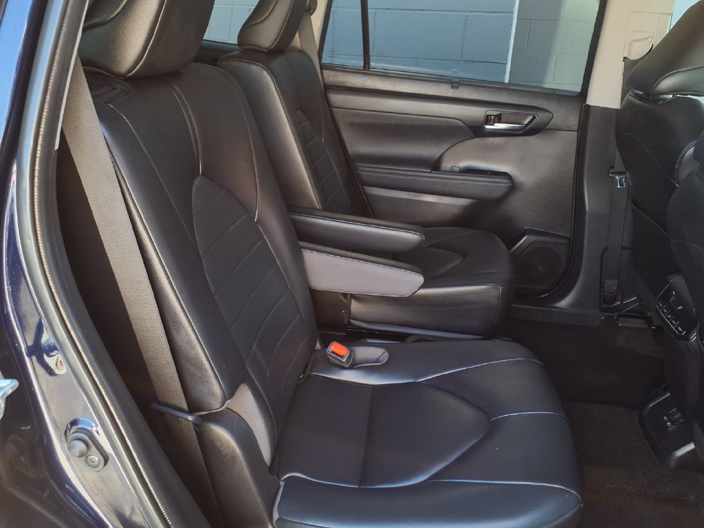 Certified 2023 Toyota Highlander XLE AWD/4WD image 32