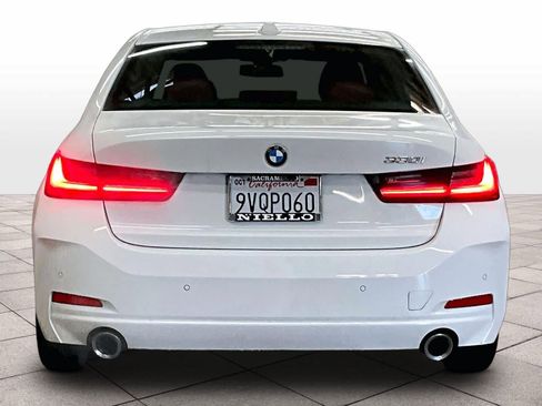 Used 2025 BMW 330i Sedan w/ Convenience Package image 7