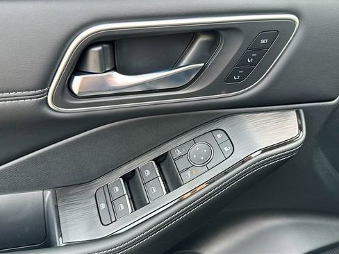 New 2026 Nissan Rogue Platinum image 6