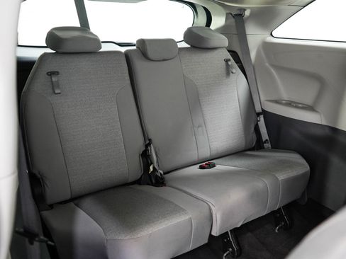 Used 2024 Toyota Sienna LE AWD/4WD image 14
