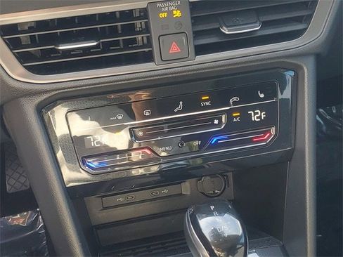 Certified 2025 Volkswagen Taos SE image 23