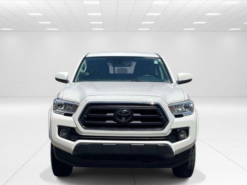 Used 2022 Toyota Tacoma SR5 w/ Technology Package RWD image 2