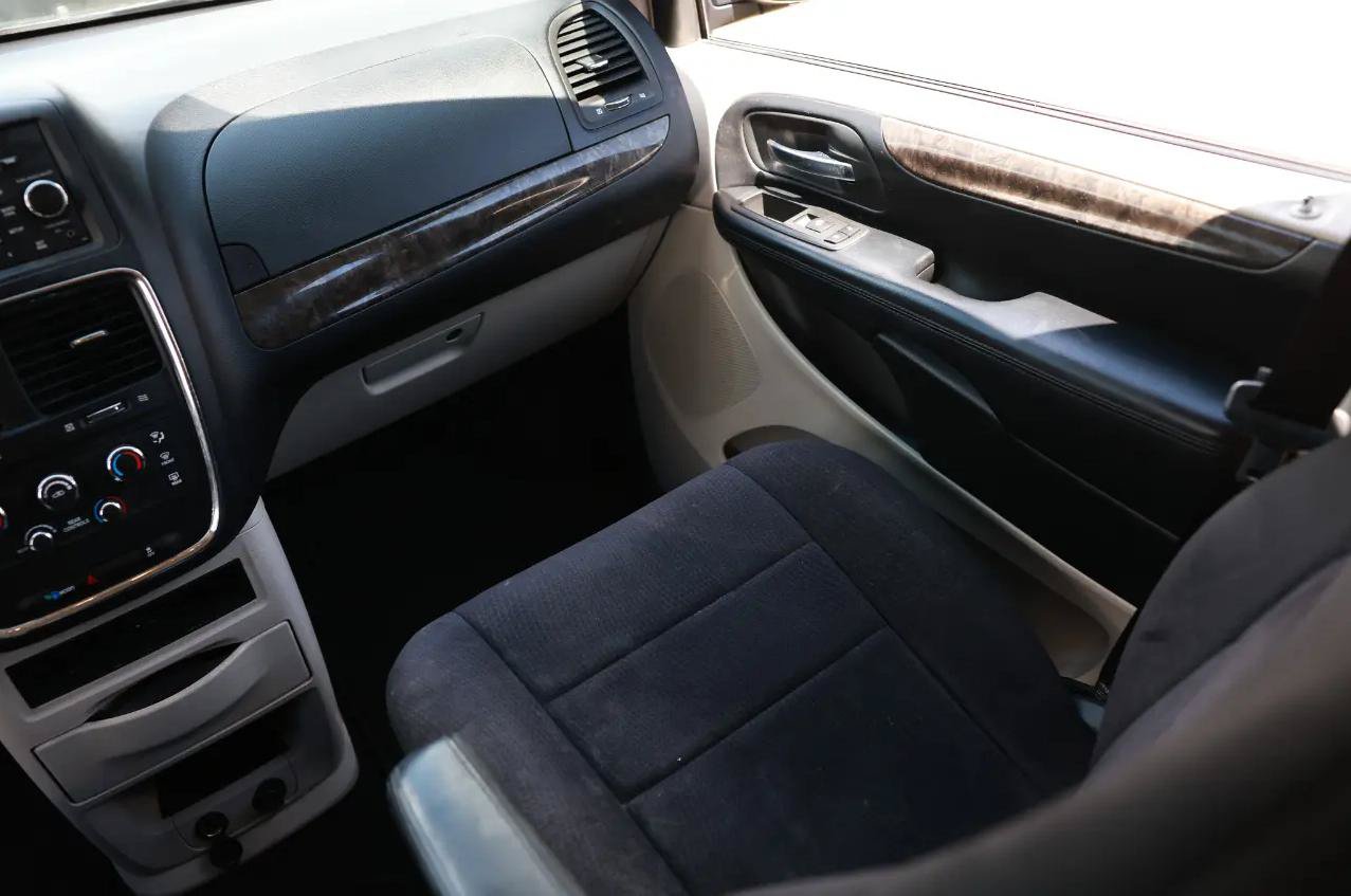 Used 2011 Dodge Grand Caravan Express FWD image 20
