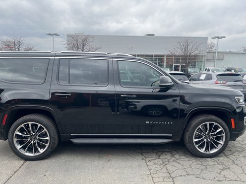 Used 2023 Jeep Wagoneer Series II w/ Premium Group I image 6