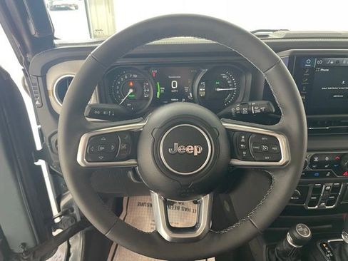 Used 2025 Jeep Wrangler Unlimited Sahara AWD/4WD image 34