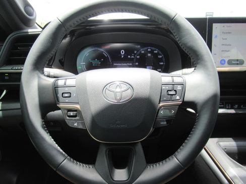 Used 2023 Toyota Crown AWD/4WD image 23