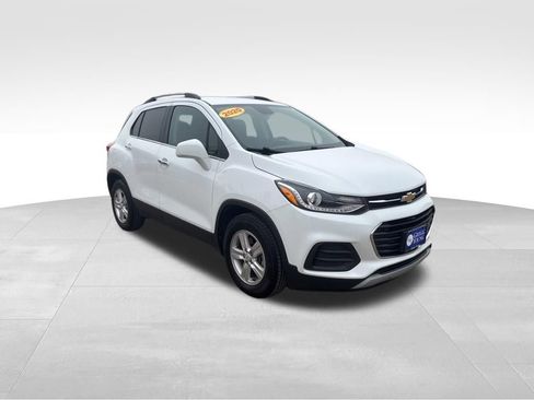 Used 2020 Chevrolet Trax LT w/ LT Convenience Package image 5