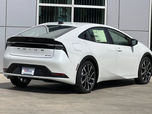 Used 2026 Toyota Prius Plug-In Hybrid FWD image 4