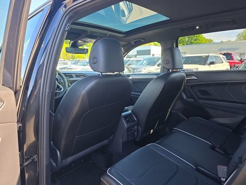 Used 2022 Volkswagen Tiguan SEL R-Line AWD/4WD image 16