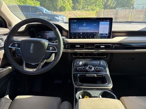 Used 2023 Lincoln Nautilus Reserve w/ Equipment Group 201A image 10