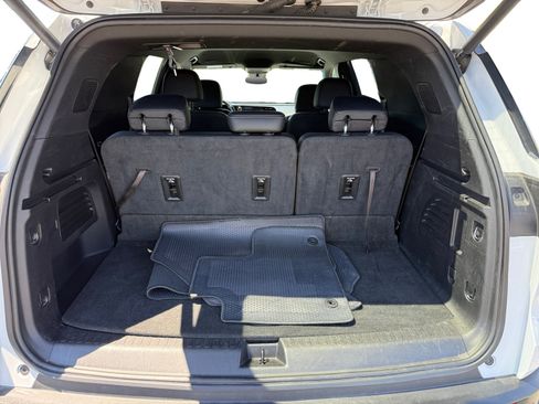 Used 2025 Chevrolet Traverse LT AWD/4WD image 17