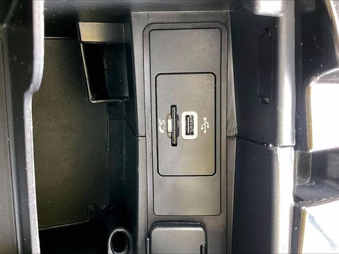 Used 2016 Ford Fusion SE w/ Equipment Group 202A FWD image 24