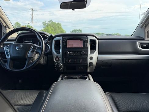 Used 2019 Nissan Titan PRO-4X AWD/4WD image 17