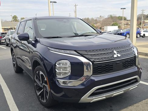 Used 2024 Mitsubishi Outlander SE image 1