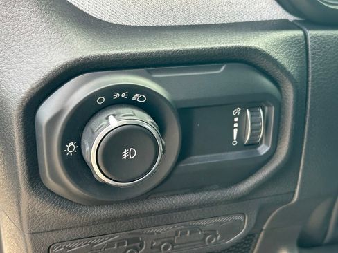 Used 2025 Jeep Wrangler Sport AWD/4WD image 20