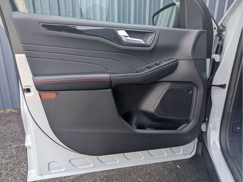 Used 2025 Ford Escape ST-Line w/ Tech Pack #1 FWD image 12