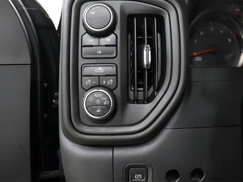 Used 2022 Chevrolet Silverado 2500 Custom image 17