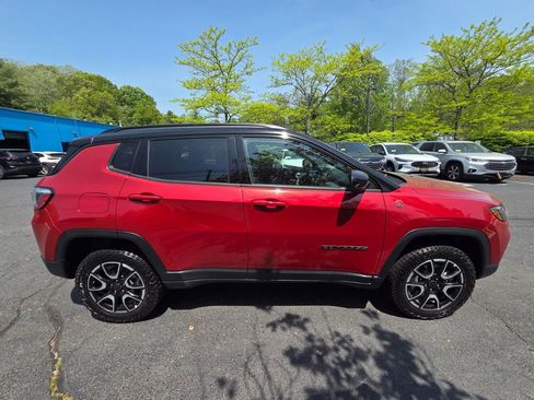Used 2025 Jeep Compass Trailhawk AWD/4WD image 4