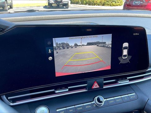 Used 2023 Hyundai Elantra Limited image 22