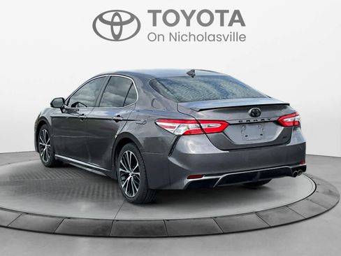 Used 2020 Toyota Camry SE w/ Blackout Package image 4