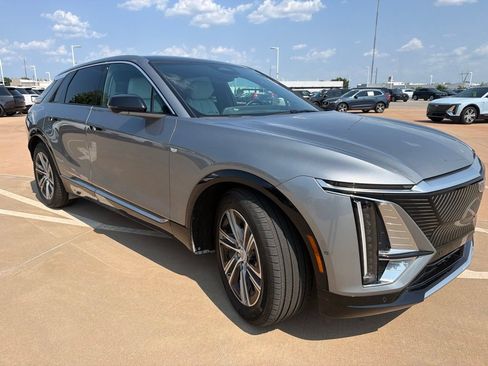 Certified 2024 Cadillac Lyriq Luxury w/ LPO, Floor Liner Package AWD/4WD image 6