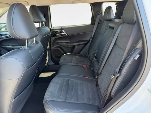 Used 2024 Mitsubishi Outlander SE AWD/4WD image 24