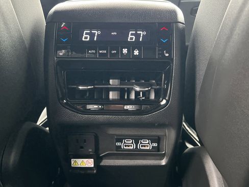 Used 2025 Jeep Grand Cherokee Summit image 27