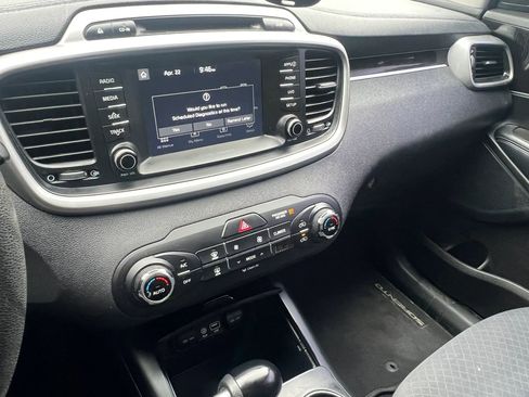 Used 2018 Kia Sorento LX image 24