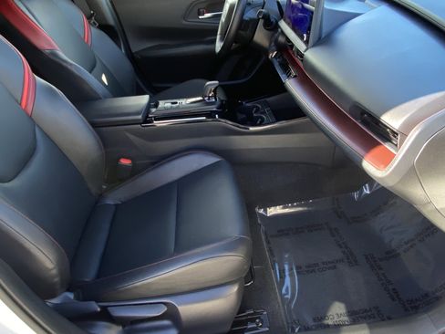 Certified 2025 Toyota Prius Plug-In Hybrid image 10