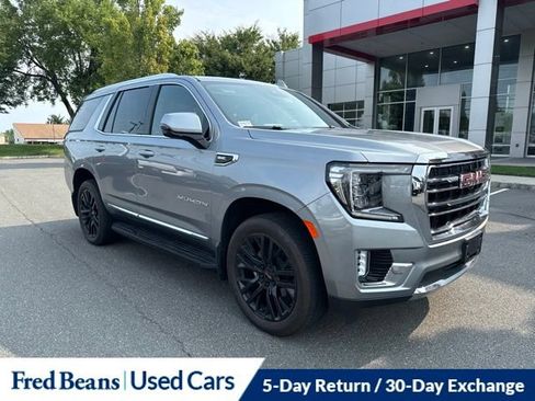 Used 2023 GMC Yukon SLT w/ SLT Luxury Package AWD/4WD image 2