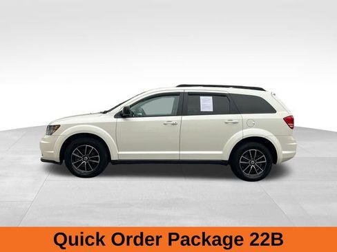 Used 2018 Dodge Journey SE w/ Connectivity Group image 2