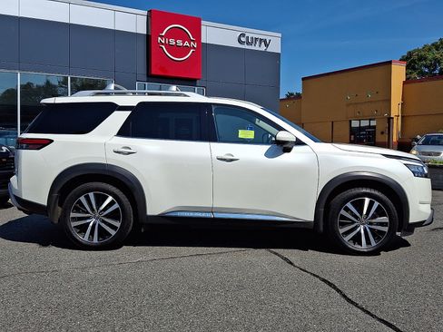 Certified 2024 Nissan Pathfinder Platinum AWD/4WD image 8