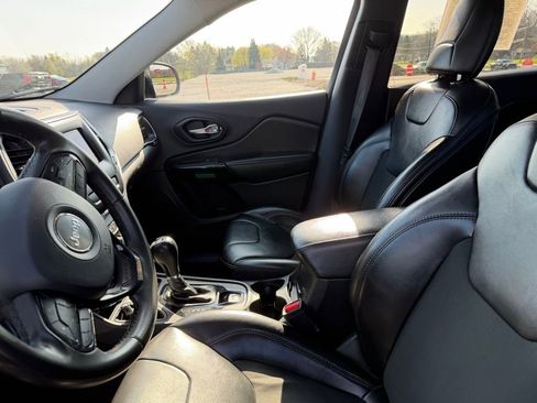Used 2020 Jeep Cherokee Latitude Plus FWD image 7