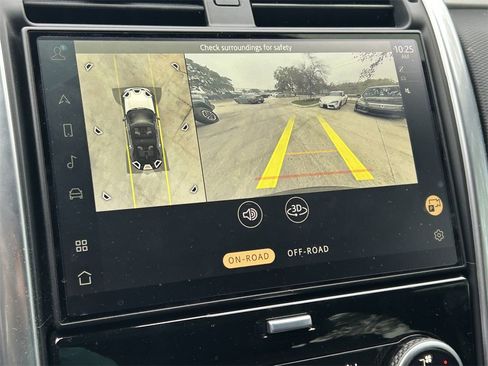 Used 2024 Land Rover Discovery Dynamic SE image 35